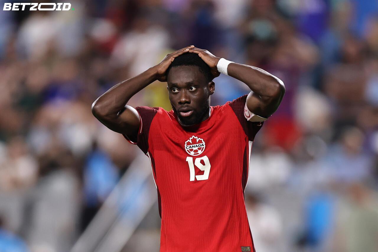 Blessure d'Alphonso Davies : Les espoirs du Canada pour la Coupe du Monde en prennent un coup