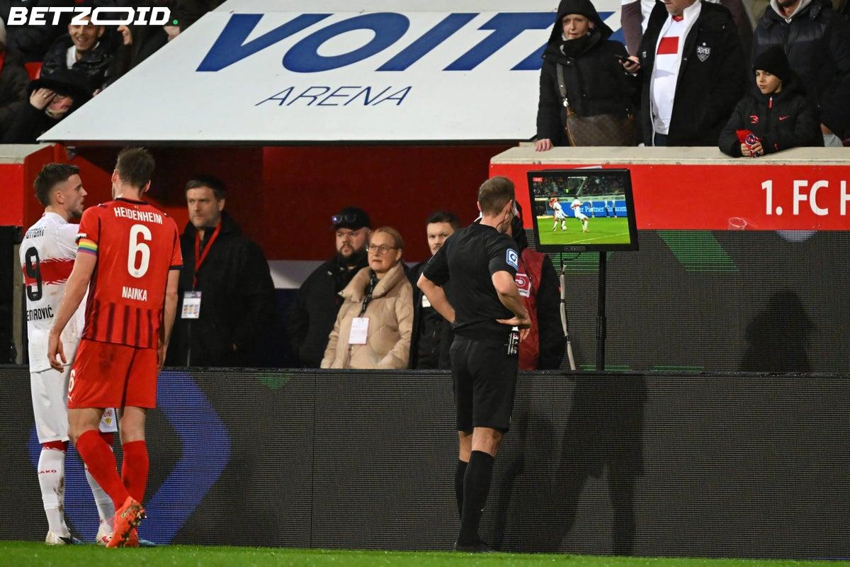 Nouvelles règles du football : limites de temps et changements VAR à partir de juillet 2025